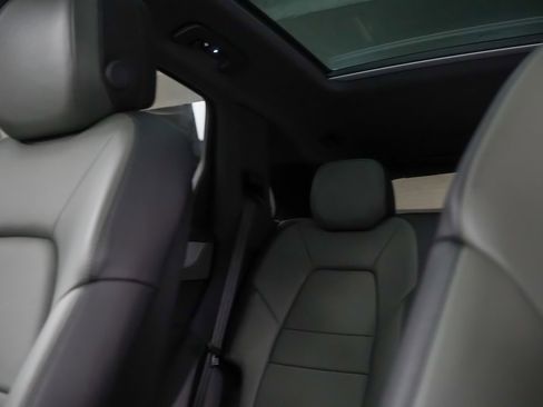 Used 2025 Porsche Cayenne E-Hybrid w/ Premium Package image 35