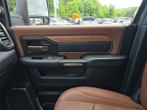 Used 2023 RAM 3500 Limited AWD/4WD image 24