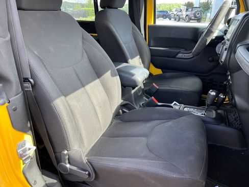Used 2015 Jeep Wrangler Sport w/ Connectivity Group AWD/4WD image 9