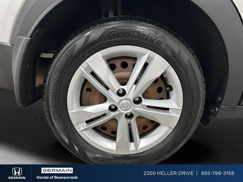 Used 2020 Nissan Kicks S image 18