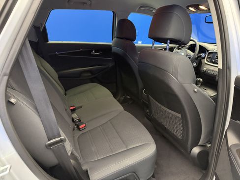 Used 2017 Kia Sorento FWD image 23