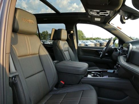 New 2026 Chevrolet Suburban High Country AWD/4WD image 10