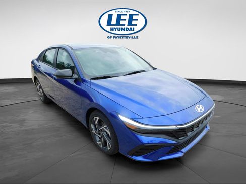 Certified 2025 Hyundai Elantra Sport FWD image 1