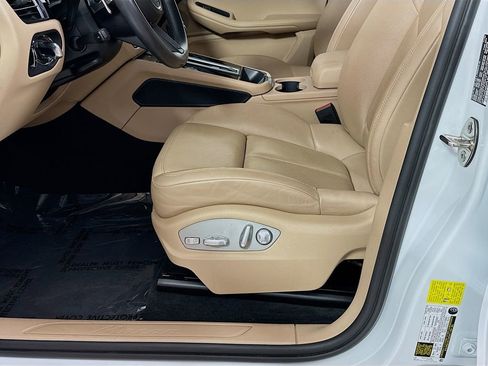 Certified 2023 Porsche Macan AWD/4WD image 22