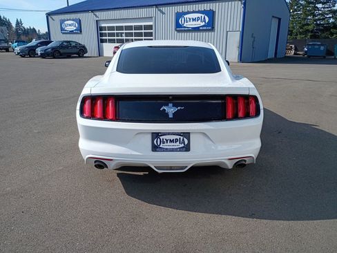 Used 2016 Ford Mustang Coupe image 5