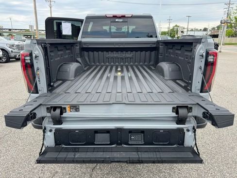 Certified 2024 GMC Sierra 2500 AT4X w/ AT4X AEV Edition AWD/4WD image 9