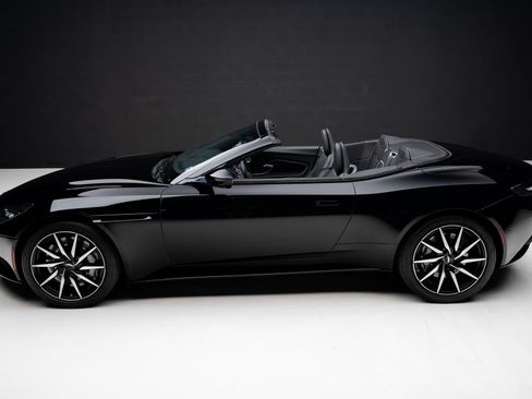 Used 2019 Aston Martin DB11 Volante RWD image 18