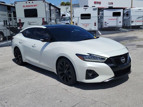 Used 2023 Nissan Maxima SR w/ Sport Mat Group FWD image 3