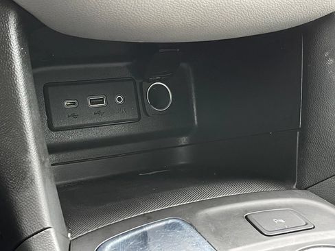 Used 2023 Chevrolet Equinox LT FWD image 20