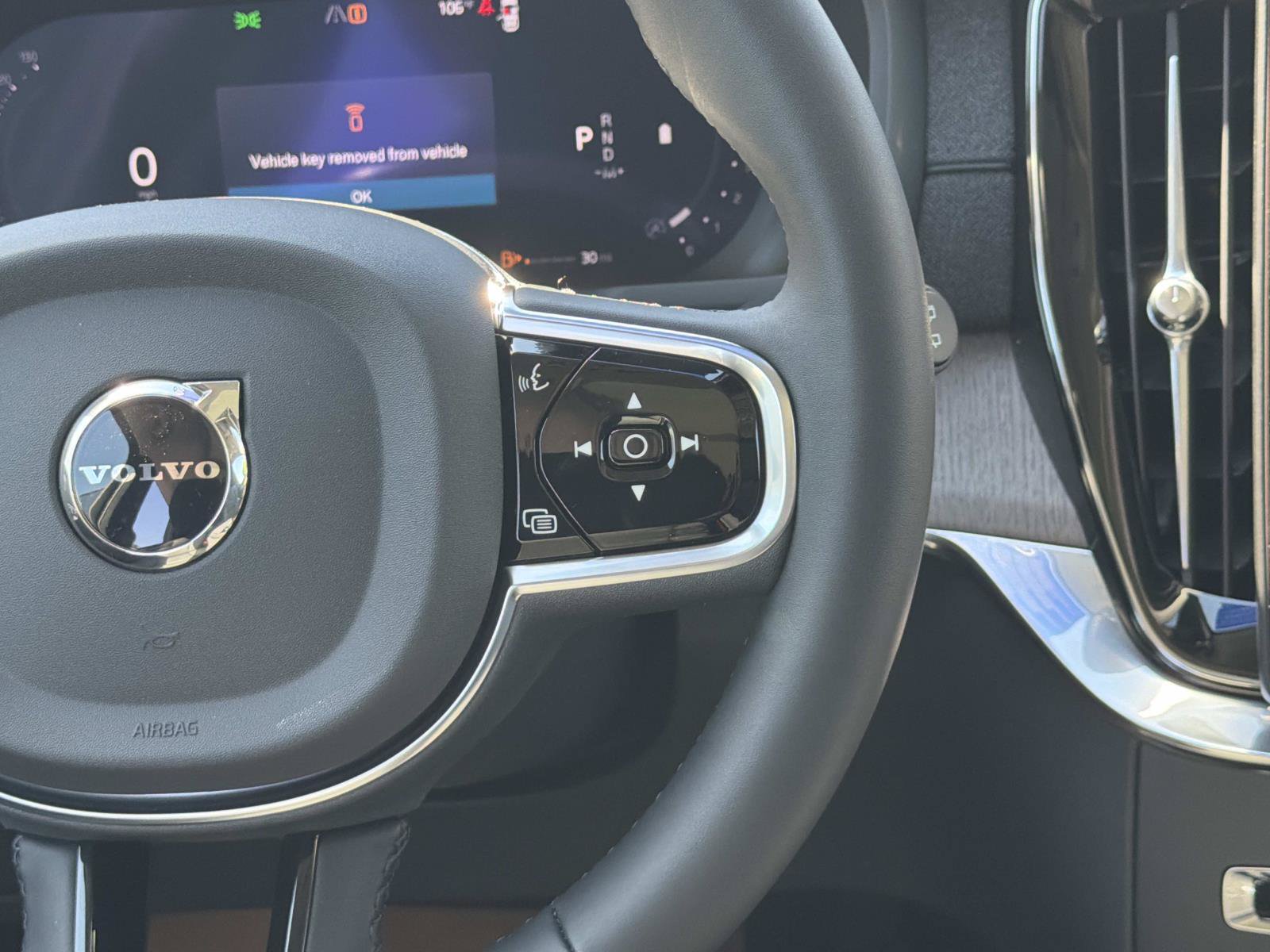 New 2027 Volvo XC90 B6 Ultra AWD/4WD image 9