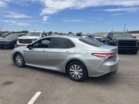 Used 2020 Toyota Camry LE FWD image 3