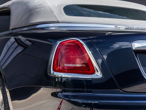 Used 2016 Rolls-Royce Dawn RWD image 13