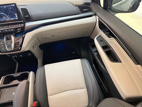Used 2025 Honda Odyssey Elite image 28