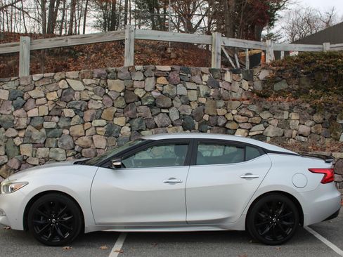 Used 2017 Nissan Maxima SR w/ Midnight Edition image 6