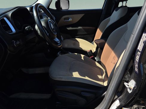 Used 2016 Jeep Renegade Latitude image 9