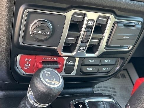 New 2025 Jeep Gladiator Willys image 19