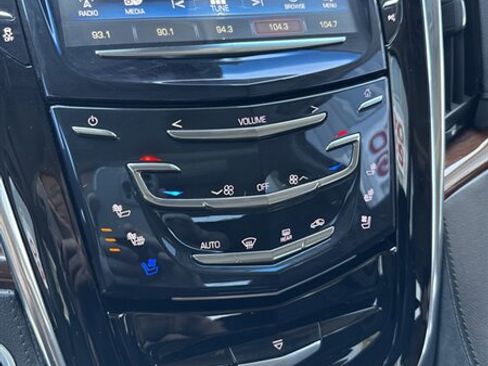 Used 2018 Cadillac Escalade Premium Luxury image 20