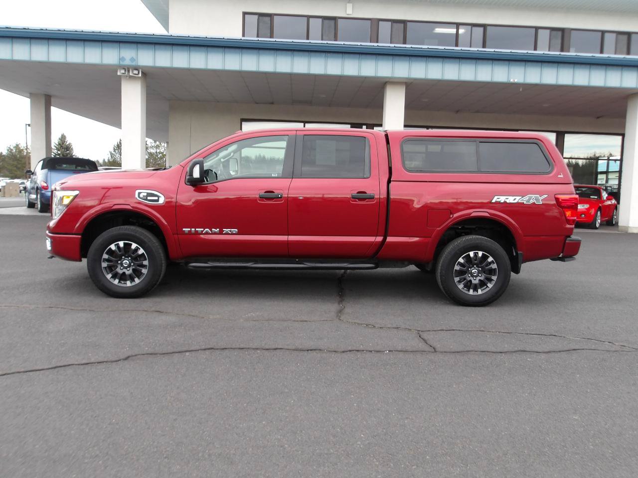 Used 2019 Nissan Titan PRO-4X w/ Pro-4x Convenience Package AWD/4WD image 2