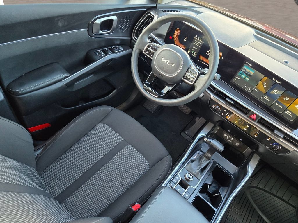 Used 2025 Kia Sorento LX FWD image 17
