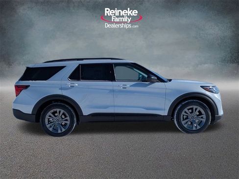 New 2026 Ford Explorer Active image 4