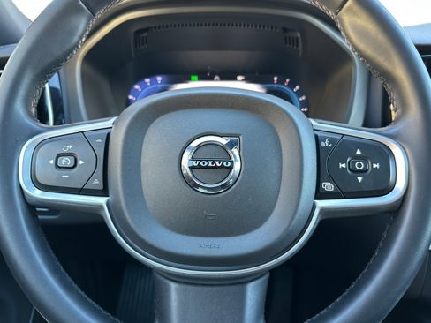 Certified 2022 Volvo XC60 B5 Momentum image 28
