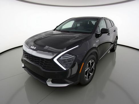 Used 2025 Kia Sportage LX image 3