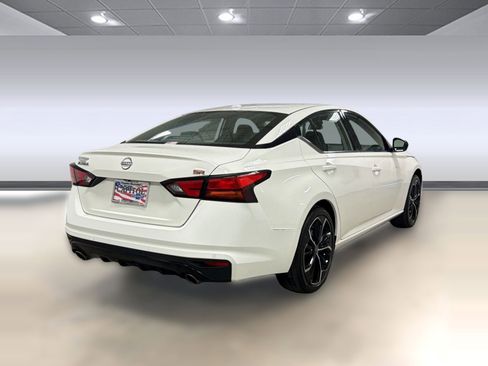 Used 2025 Nissan Altima 2.5 SR FWD image 9