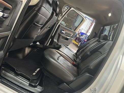 Used 2017 RAM 1500 Laramie w/ Convenience Group AWD/4WD image 32