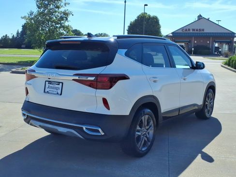 Used 2023 Kia Seltos S w/ Navigation Package FWD image 4
