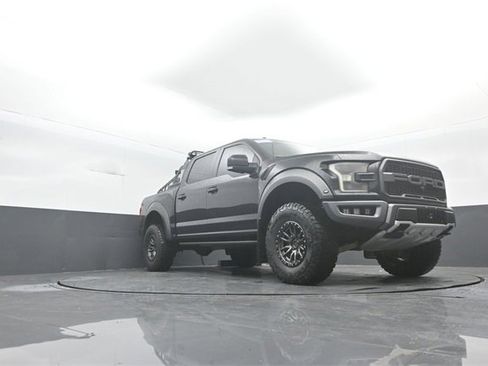 Certified 2018 Ford F150 Raptor w/ Equipment Group 802A Luxury image 31