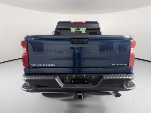 Used 2022 Chevrolet Silverado 2500 Custom w/ Custom Value Package AWD/4WD image 4