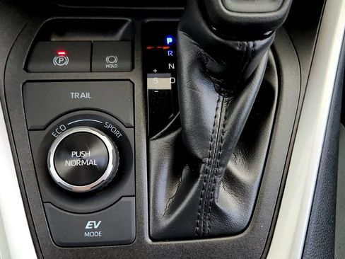 Certified 2025 Toyota RAV4 LE AWD/4WD image 34