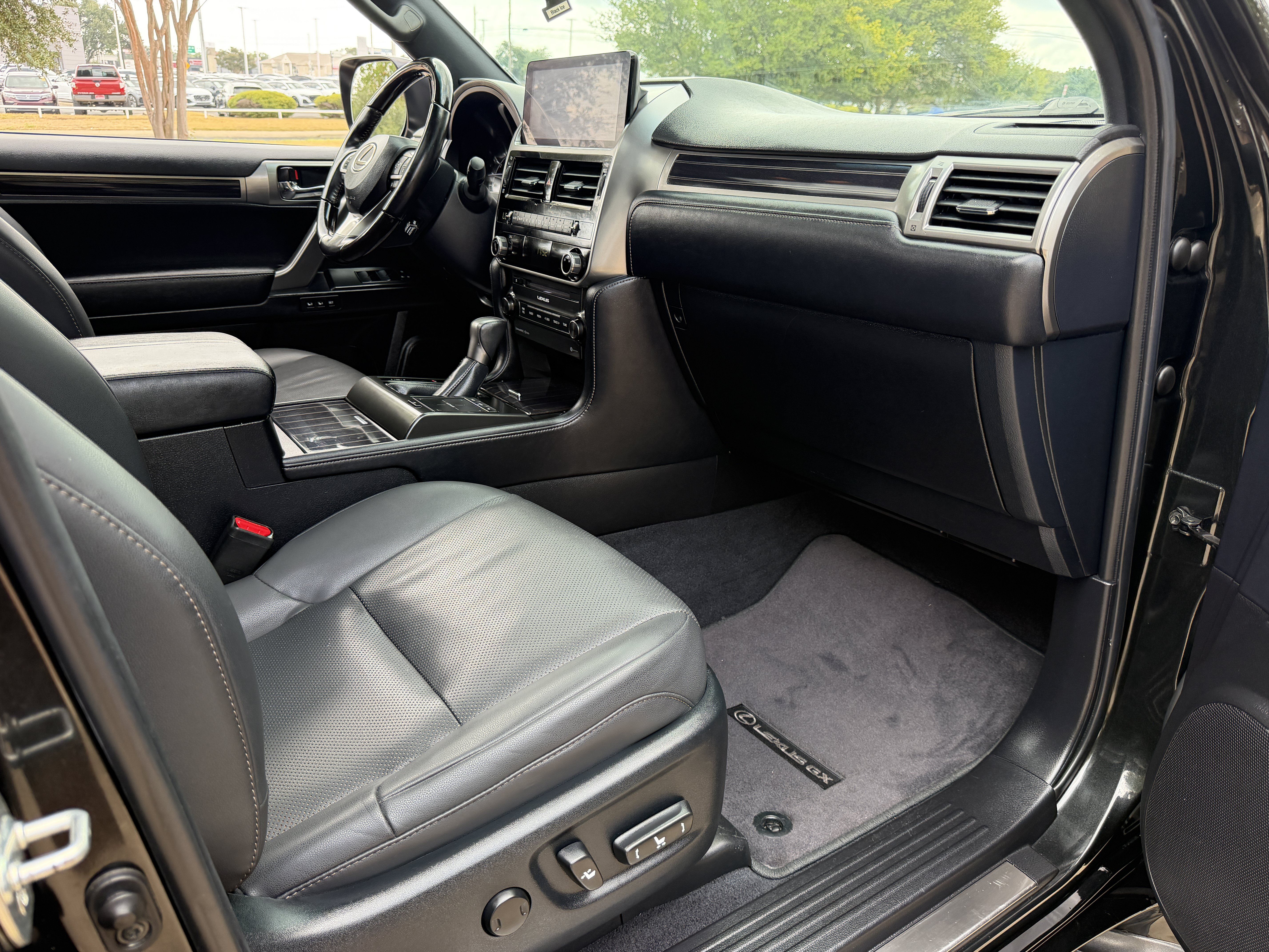 Used 2022 Lexus GX 460 Premium w/ Premium Package AWD/4WD image 15