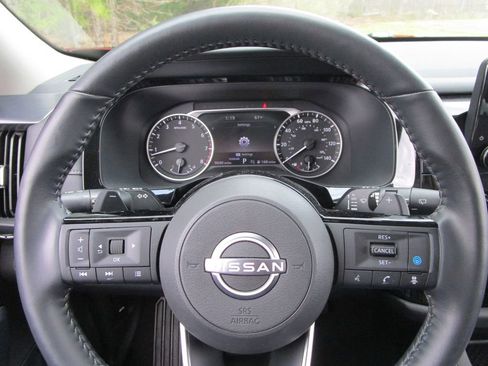 Used 2024 Nissan Pathfinder SL image 33