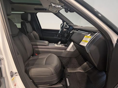 New 2026 Land Rover Range Rover Long Wheelbase SE AWD/4WD image 32