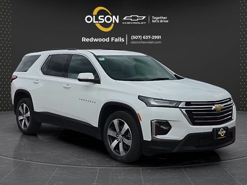 Used 2023 Chevrolet Traverse LT w/ LT Premium Package AWD/4WD image 7