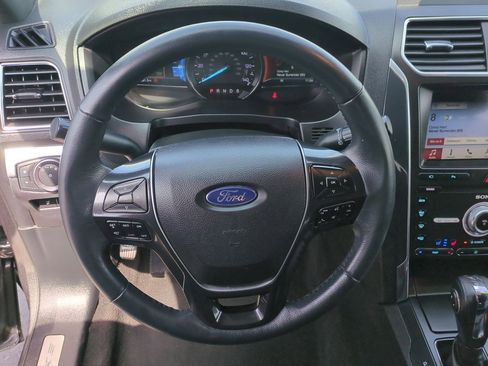 Used 2019 Ford Explorer Limited w/ Class III Trailer Tow Package FWD image 11