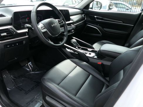 Used 2023 Kia Telluride LX image 11