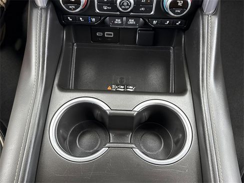 Used 2024 GMC Yukon XL SLT image 24