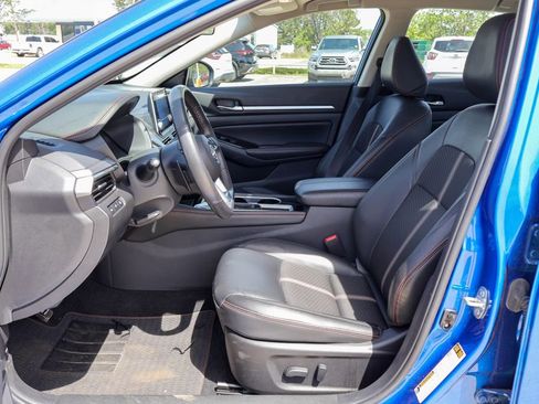 Used 2025 Nissan Altima 2.5 SR FWD image 7