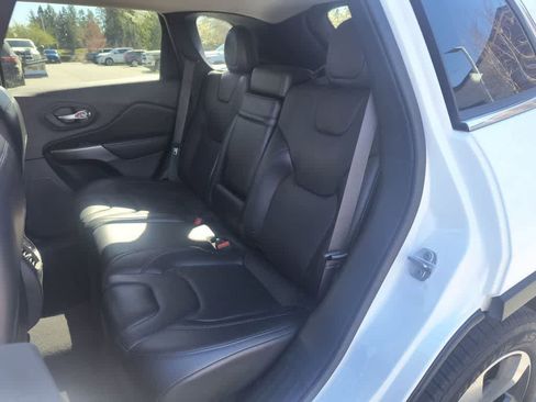 Used 2019 Jeep Cherokee Limited image 21