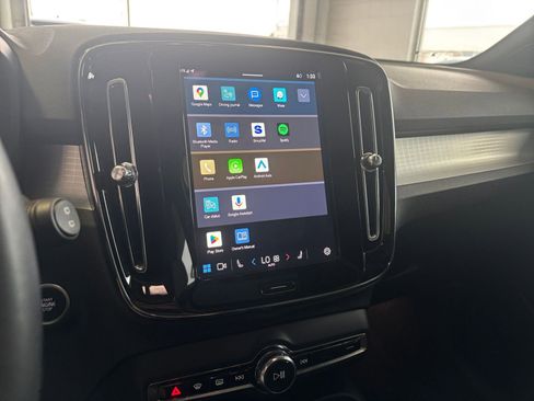 Used 2024 Volvo XC40 B5 Core image 21