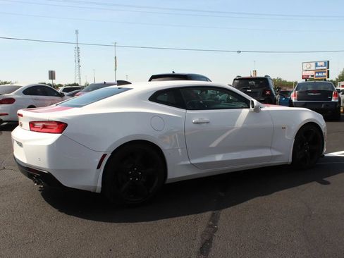 Used 2017 Chevrolet Camaro LT RWD image 7