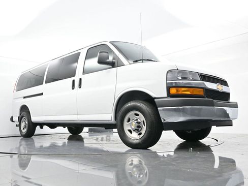 Used 2025 Chevrolet Express 3500 LT w/ LT Preferred Equipment Group image 40