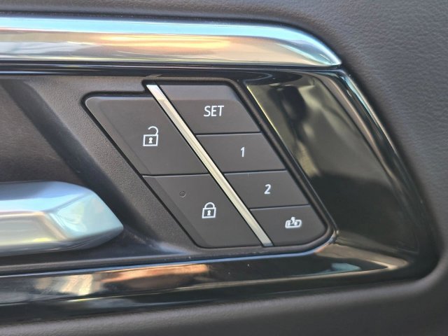 Used 2025 Chevrolet Suburban Z71 AWD/4WD image 25