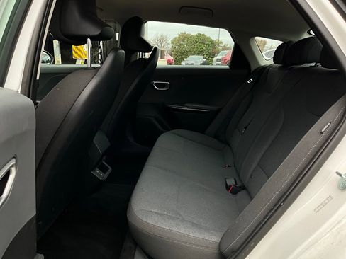 Used 2025 Kia K4 LXS image 11