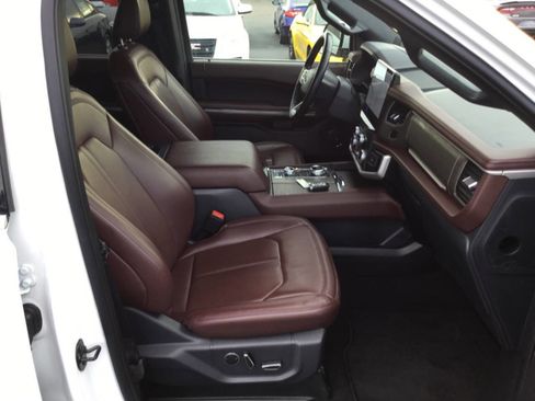 Used 2024 Ford Expedition Max Limited image 3