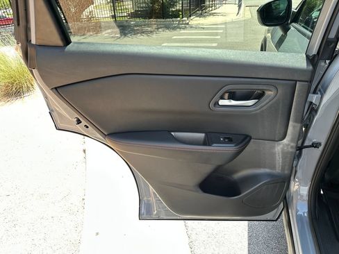 Used 2025 Nissan Rogue SV AWD/4WD image 33