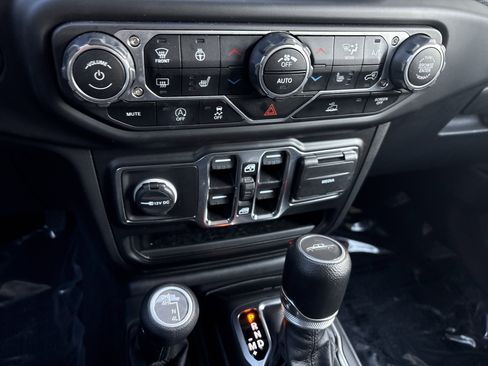 Certified 2023 Jeep Gladiator Willys image 31