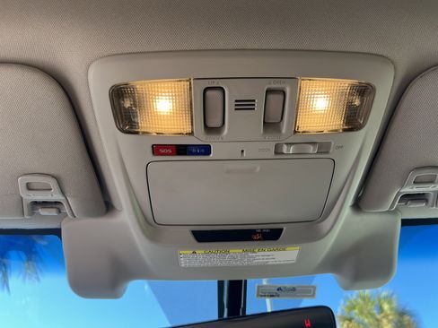 Used 2017 Subaru Outback 3.6R Touring image 41